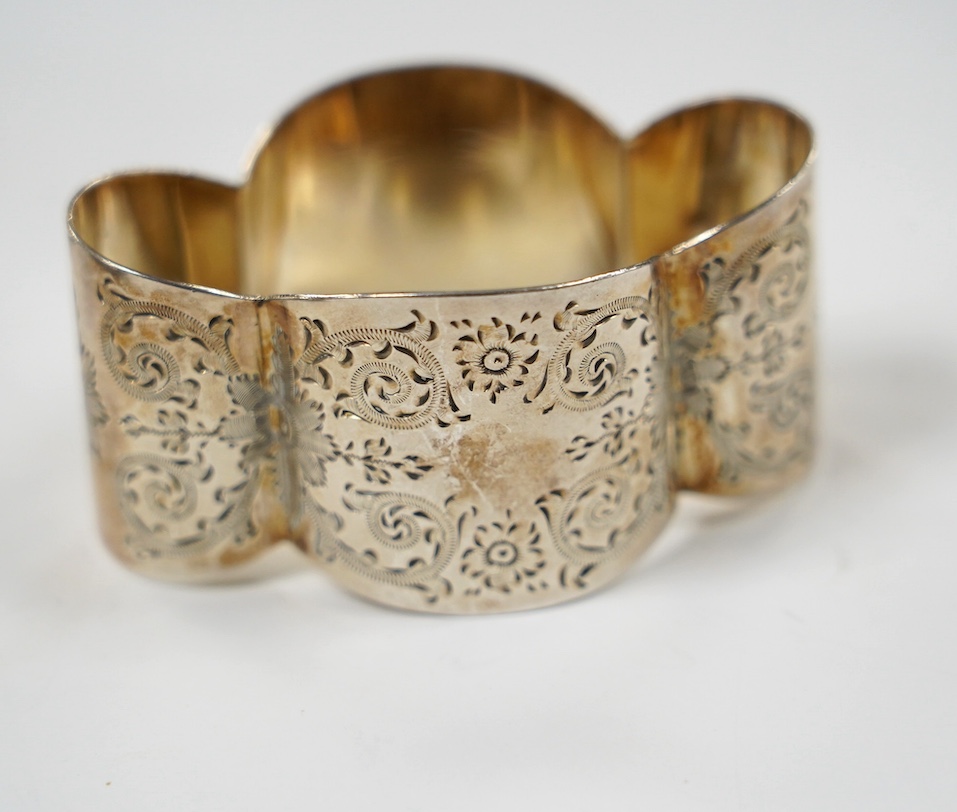 Sundry small silver, including a butter shell, napkin ring, pair of bon-bon dishes, shoe pin cushion and a late Victorian torpedo shaped single cigar case, Birmingham, 1900, 12.9cm. Condition - fair to good